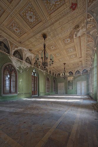 Rapunzle's Castle? An abandoned castle in the Thuringian Forest in Germany (the castle WAS abandoned when this photo was taken, however, happily, it is now undergoing renovations) Castle Aesthetic Interior, Castle Ballroom, Ballroom Aesthetic, Abandoned Photography, Good Breakfast, Abandoned Homes, Castle Aesthetic, Abandoned Castles, Beautiful Room