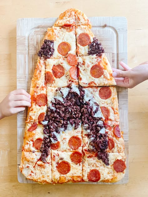 Shark Week Meal Ideas, Shark Pizza Party, Shark Week Themed Food, Jaws Party Food, Shark Week Party Food Ideas, Shark Week Dinner Ideas, Shark Week Food Ideas, Shark Week Party Food, Shark Birthday Party Food