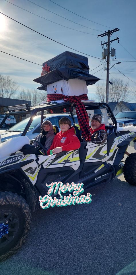 Atv Christmas Parade Ideas, Utv Christmas Parade Ideas, Car Decoration Ideas, Christmas Car Decorations, Christmas Parade Floats, Parade Ideas, Pre Lit Garland, Holiday Car, Eco Friendly Christmas