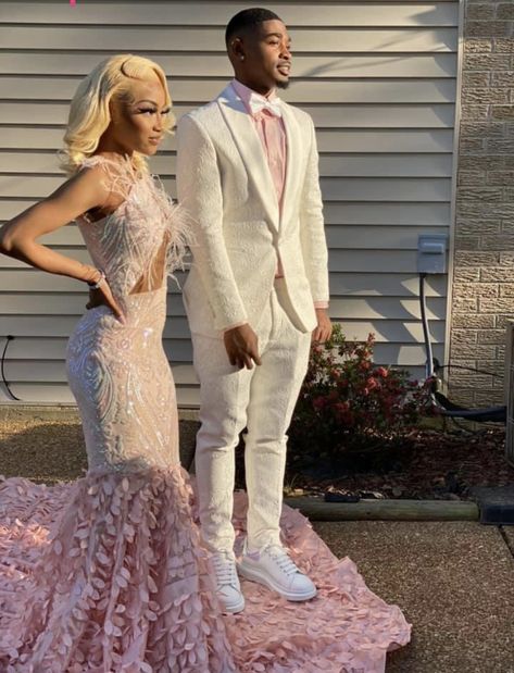 Pink Dress Matching Couple, Pink Matching Prom Couples, Pink Prom Black Couple, Prom Colors For Couples Matching, Pink Prom Outfits For Couples, Pink Prom Couple Outfit, Prom Matching Couples, Prom Matching Couples Outfits, Salmon Prom Dress