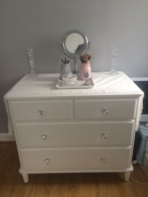 IKEA tyssedal Tyssedal Ikea Hack, Tyssedal Ikea, White And Wood Dresser, Ikea Bedroom Dressers, Ikea White Dresser, White Changing Table Dresser, Minimal Bedroom Interior, Ikea Tyssedal, Fancy Rooms