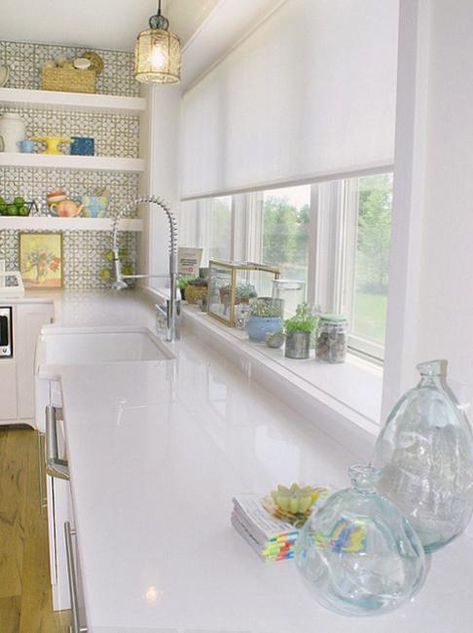 modern kitchen decorating with wallpaper Kitchen Window Treatments Modern, Kitchen Window Sill Ideas, Kitchen Window Treatments Ideas, Window Shutters Diy, Kitchen Window Blinds, Interior Ikea, Kitchen Sink Window, Kitchen Window Design, Window Treatments Ideas