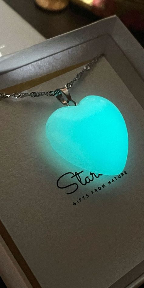 Glowing Heart, Romantic Minimalist, Birthday Summer, Necklace Luxury, Girlfriend Anniversary, Green Heart, Packaging Gift, Premium Packaging, Gift For Woman