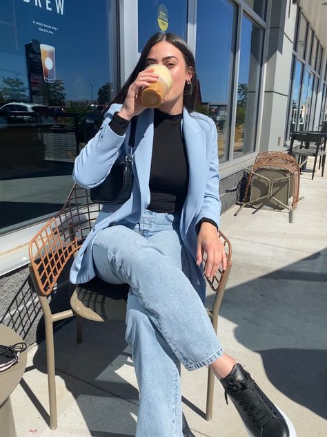 Fireworks Outfit Winter, Oversized Blue Blazer Outfit, Outfit Blazer Bleu, Light Blue Blazer Outfits For Women Work, Light Blue Suit Women Outfit, Blazer Celeste Outfits Mujer, Baby Blue Blazer Outfit, Light Blue Blazer Outfits For Women, Zara Blazer Outfit