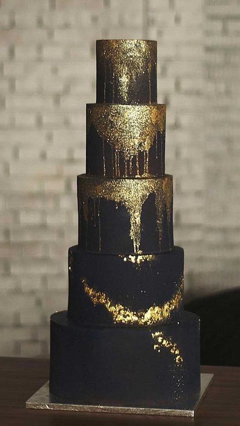 Gothic Wedding Cake, White And Gold Wedding Cake, Black And Gold Cake, Rose Gold Wedding Cakes, Pretty Wedding Cakes, Black And Gold Wedding, Black Gold Wedding, Black Wedding Cakes, Wedding Cake Recipe