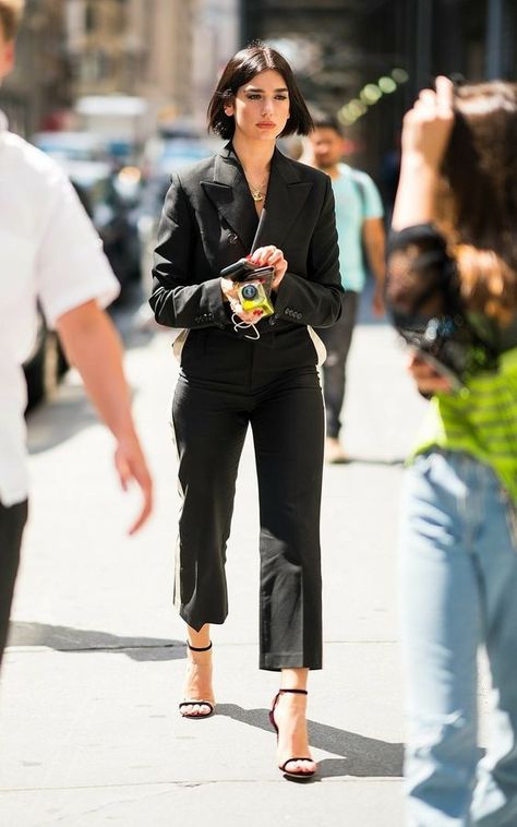 Dua Lipa Outfit, Short Hair Outfits, Mode Hippie, Nelly Furtado, Black Dress Outfits, Outfits 2017, Outfit Look, Celebrity Street Style, All Black Outfit