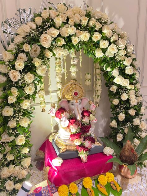 Ganesh Sthapna Wedding, Floral Ganpati Decoration, Ganpati Decoration At Home Unique Theme, Ganesha Flower Decoration, Ganesh Backdrop Decoration, Ganpati Flower Decoration, Ganeshji Decoration, Ganpati Decoration At Home Unique, Unique Ganpati Decoration Ideas