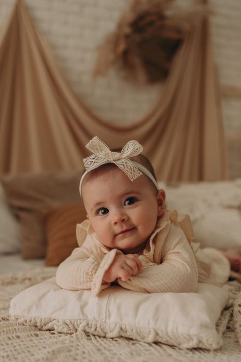 6 Month Baby Girl Photoshoots, 6 Month Theme Pictures, 6 Month Photoshoot Babygirl, 6 Mo Photo Shoot, 4 Months Photoshoot Ideas, Baby Six Months Photography, Winnie The Pooh 6 Month Photos, Toddler Newborn Photoshoot, Baby Girl Monthly Photoshoots