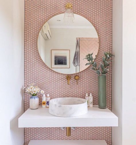 feminine bathroom design // pink accent wall // marble sink // brass hardware // floating vanity Feminine Bathroom, Design Interior Baie, Makeover Kamar Mandi, Pink Accent Walls, Downstairs Toilet, Bad Inspiration, Decor Baie, Girls Bathroom, Bad Design