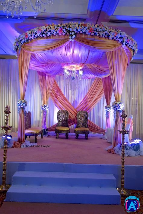 Traditional Mandap Decor Indian, Square Mandap Decor, Open Mandap Decor Indian, Marriage Mandap Decoration Indian Indoor, Mandap Decor Indian Outdoor Day, Bridal Room Decor, Simple Stage Decorations, Reception Stage Decor, Mandap Design