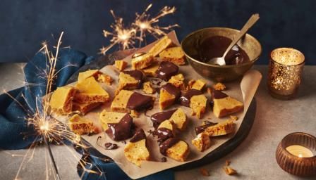 Bonfire Night Treats, Cinder Toffee, Bonfire Toffee, Homemade Sausage Rolls, Mary Berry Recipe, Apple Puff Pastry, Toffee Recipe, Smoked Cheese, Toffee Apple