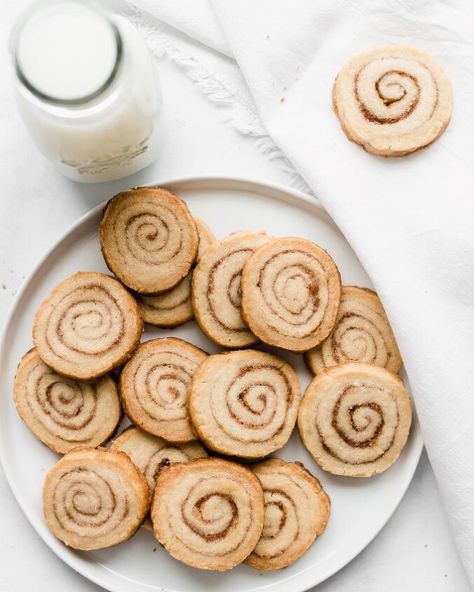 Cinnamon Swirl Cookies, Swirl Cookies, The Brits, The Great British Bake Off, No Flour Cookies, British Bake Off, Cookie Time, Crunchy Cookies, Great British Bake Off