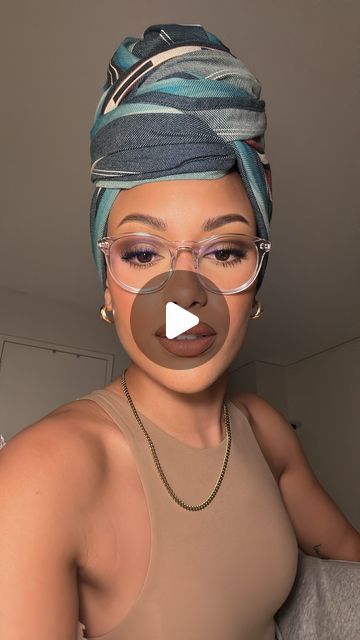 Baddie Headwrap Outfits, How To Wrap A Head Wrap, Head Wrap Styles For Short Hair Black Women, Different Head Wrap Styles, Tying Head Scarf Black Women, How To Do A Hair Wrap With A Scarf, Elegant Head Wraps, Head Wrap How To, Women Turban Head Wraps