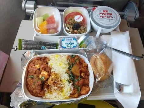 Airline Catering, In-flight Meal, Airplane Food, Plane Food, Airline Food, Train Service, Lunch Box Recipes, Diy Crystals, Order Food