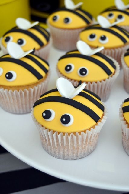 Bumble Bee Cupcakes Bumble Bee Cupcakes, Bee Birthday Cake, Bee Themed Birthday Party, Bee Cupcakes, Bumble Bee Birthday, Bee Theme Party, Mini Torte, Bee Birthday Party, Bee Cakes