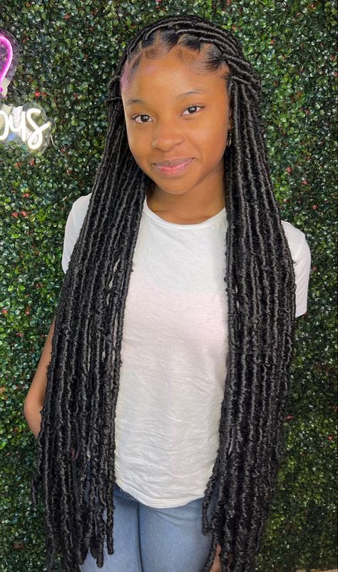 Mid Back Soft Locs, Box Braid Hair, Locs Styles, Faux Locs Hairstyles, Hair Diy, Protective Hairstyles Braids, Pretty Braided Hairstyles, School Hairstyles, Hot Hair Styles