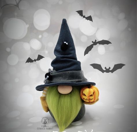 Witch Gnome, Polymer Clay Halloween, Table Centerpieces Diy, Gnome Pictures, Halloween Clay, Adornos Halloween, Fall Floral Arrangements, Gnomes Diy, Wreaths And Garlands