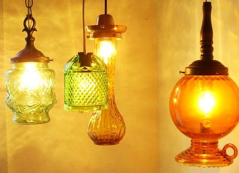 DIY-Different vases and such, matched with vintage receptors or caps or the things that hold them– Lamps Hanging, Upcycled Lighting, Diy Luminaire, Glass Lights, Diy Pendant Light, Lights Hanging, Old Vases, Lantern Pendant Lighting, Vase With Lights