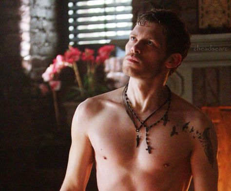 Joseph Morgan Tattoo, Morgan Tattoo, Vampire Diaries Fashion, Christian Sleeve Tattoo, Vampire Diaries Memes, Tattoo Shoulder, Boy Haircuts, Candice Accola, Vampire Diaries Stefan