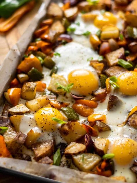 Sheet Pan Breakfast, Recipe For A Crowd, Avocado Recipes Breakfast, Breakfast For A Crowd, Hash Recipe, Breakfast Hash, Brunch Recipe, Egg Recipes For Breakfast, Comfort Food Recipes Dinners