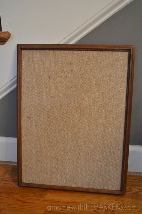 Framed Burlap Burlap Photo Frame, Framed Burlap Wall Decor, Burlap Picture Frame Ideas, Burlap Pictures, Burlap Wall Decor, Hang Photos, Farm Core, Framed Burlap, Burlap Wall