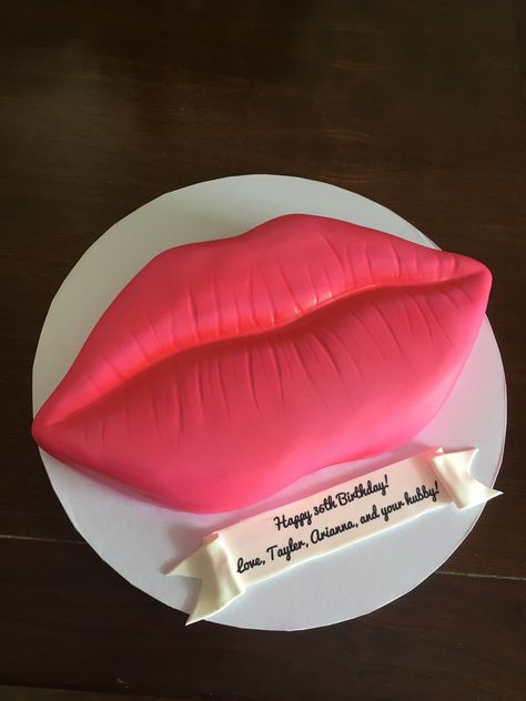 Pink lips cake | Cake Creations by Leah Lip Shaped Cake, Lip Cake Ideas, Lips Birthday Cake, 40 Af, 22nd Bday, Present Cake, Adult Birthday Cakes, 30th Bday, Lip Shapes