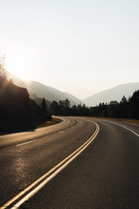 Yellow Road, Best Weekend Trips, Country Backgrounds, Empty Road, Road Pictures, Sunrise Mountain, Route 66 Road Trip, Time Lapse Photography, Sunrise Photos