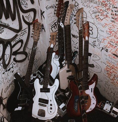 Soft Red Aesthetic, Aesthetic Gang, Aesthetic Mafia, Gang Aesthetic, Castlevania Wallpaper, Aesthetic Emo, Rock Aesthetic, Guitar Obsession, Cool Electric Guitars