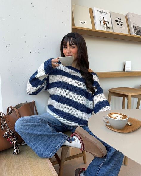 Instagram Blue Striped Sweater Outfit, Outfit Ideas For Winter, Striped Sweater Outfit, School Outfit Ideas, Oversized Sweater Outfit, Simple Outfits For School, Winter Outfits For School, Oversized Striped Sweater, Ugg Tasman