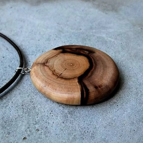 wooden necklace Wooden Jewelery, Pepper Tree, Wood Jewelery, Driftwood Jewelry, Diy Pendant Necklace, Wolf Necklace, Wooden Necklace, Wood Accessories, Wood Necklace