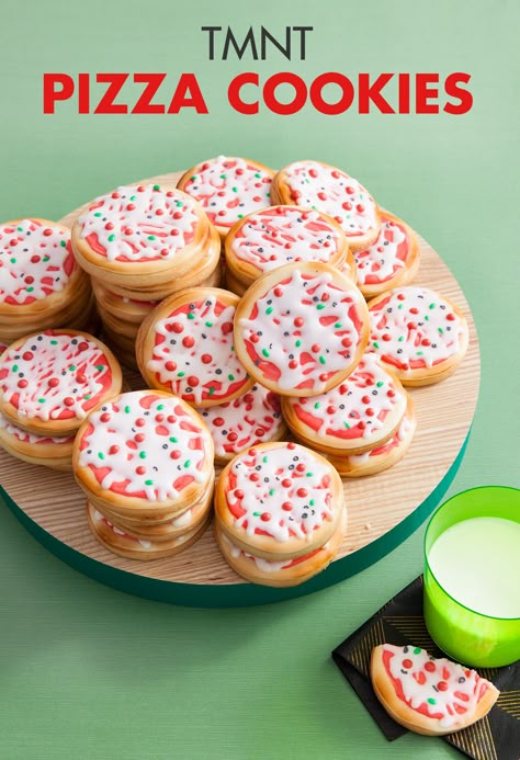 Decorate your favorite cookie to look like pizza for your kid's Ninja Turtle birthday party!  A Teenage Mutant Ninja Turtle party isn’t complete without pizza: pizza pendant banners, pizza party goods, and even actual pizza! Top off your cheesy, saucy celebration with an equally scrumptious dessert–pizza cookies! This recipe is straightforward and yields impressive results: Cookie Pizza Recipe, Tmnt Pizza, Teenage Mutant Ninja Turtle Party, Ninja Turtle Birthday Party, Pizza Party Birthday, Turtle Birthday Party, Cookie Birthday, Pizza Cookies, Turtle Birthday Parties