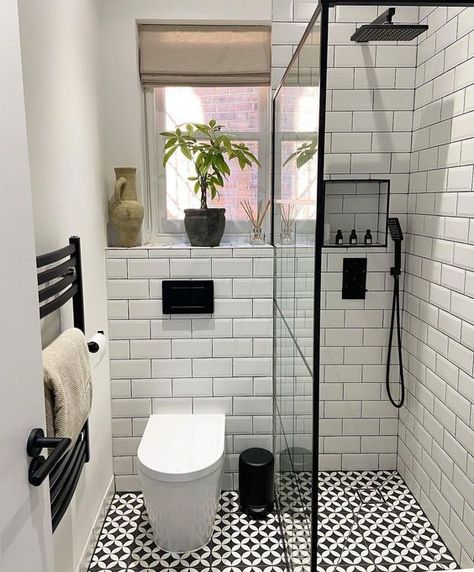 Bathroom Tile Design Ideas, Beautiful Tile Bathroom, Small Shower Room, Black And White Tiles Bathroom, Tile Design Ideas, Small Bathroom With Shower, Bilik Air, Small Bathroom Layout, Black White Bathrooms