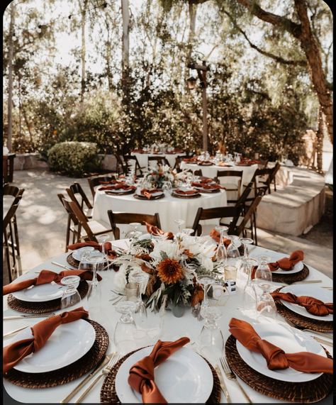 Wedding Fall Aesthetic, Fall Wedding Table Decorations Burnt Orange, Circle Table Wedding Decor Terracotta, Wedding Table Napkins Ideas, Outside Fall Wedding Reception, Fall Wedding Floating Candles, Center Piece For Fall Wedding, Rust Wedding Aesthetic, Boho Table Decorations Wedding