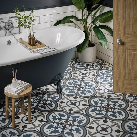 Patterned Bathroom, Makeover Kamar Mandi, Patterned Bathroom Tiles, Tiles Uk, Bathroom Design Trends, Victorian Bathroom, Cottage Bathroom, Patterned Floor Tiles, Bathroom Trends