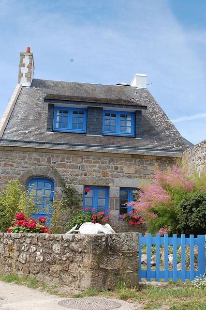 Maison typiquement Bretonne Cute Cottages, Little Cottages, Stone Cottages, Northern France, Fairytale Cottage, Quaint Cottage, Storybook Cottage, Cottage Cabin, Seaside Cottage