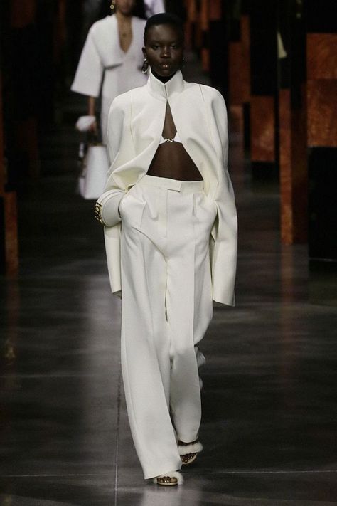 Bouchra Jarrar, Visionary Fashion, Spring Summer 2022, Mode Inspo, Looks Chic, White Outfits, Mode Inspiration, Summer 2022, Runway Fashion