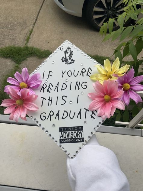 College Grad Cap Ideas, Graduation Cap Decoration Diy, High School Graduation Cap, College Graduation Cap Decoration, Grad Cap Designs, 8th Grade Graduation, Diy Graduation Cap, Graduation Picture Poses, Graduation Cap Designs