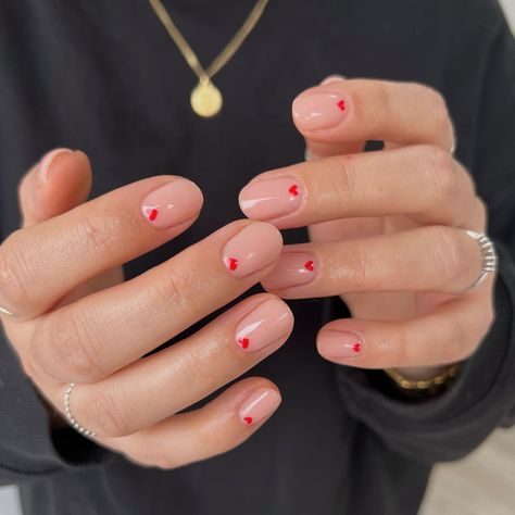 Small Nails Valentines, Heart Nail Inspo Short, Simple Natural Valentines Nails, Nail Art Shellac Design, Heart Wedding Nails, Small Red Heart Nails, Small Heart Nail Art, Single Heart Nails, Minimal Heart Nails