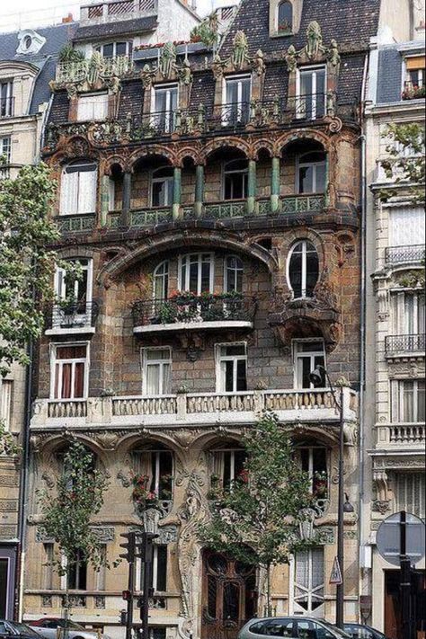 Old apartment building; Paris, France. Aesthetic Apartments, Art Nouveau Arquitectura, Architecture Cool, Furniture Apartment, Girly Apartments, Style Apartment, Rooms Decor, Apartment Organization, Apartment In Paris