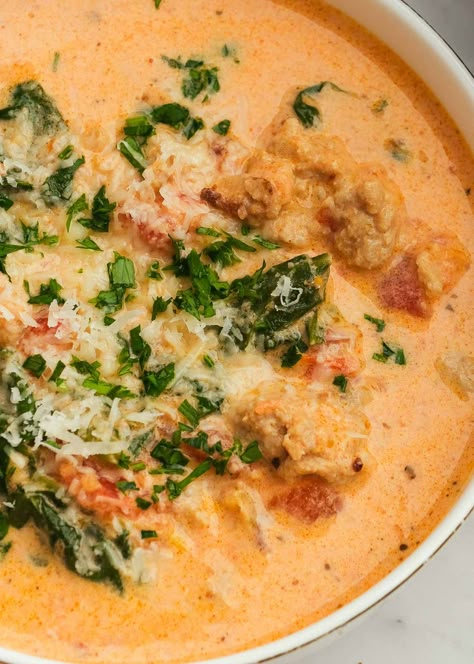 Sausage and Spinach Soup Tomato Sausage Soup, Sausage And Spinach Soup, Easy Soup Recipes Quick, Creamy Tomato Soup Recipe, Sausage And Spinach, Spinach Soup Recipe, Low Carb Comfort Food, Asian Salmon, Sausage Soup Recipes