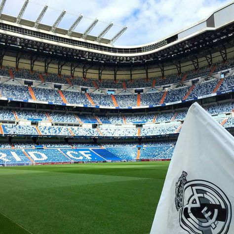 Estadio Santiago Bernabeu. Santiago Bernabeu Wallpaper, Stadium Wallpaper, Real Madrid Photos, Real Madrid Football Club, Real Madrid Club, Cr7 Wallpapers, Real Madrid Soccer, Real Madrid Team, Soccer Girl Problems