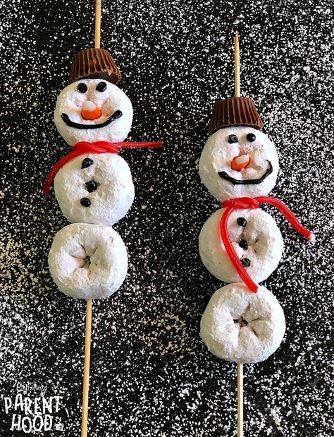 Snowman-on-a-Stick Snack - A great winter snack (or dessert) that your kiddos can make all by themselves! Homemade Puffy Paint, Tinted Mason Jars, Winter Snack, Purple Food Coloring, Summertime Crafts, Sensory Bottle, Turkey Craft, Blue Food Coloring, Sensory Bottles