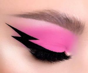 Cat Eye Eyeliner Tutorial, Grafik Eyeliner, Eyeliner Smokey, Creative Eyeliner, Editorial Make-up, Cat Eye Eyeliner, Tutorial Eyeliner, Eyeliner Techniques, Natural Eye Makeup Tutorial