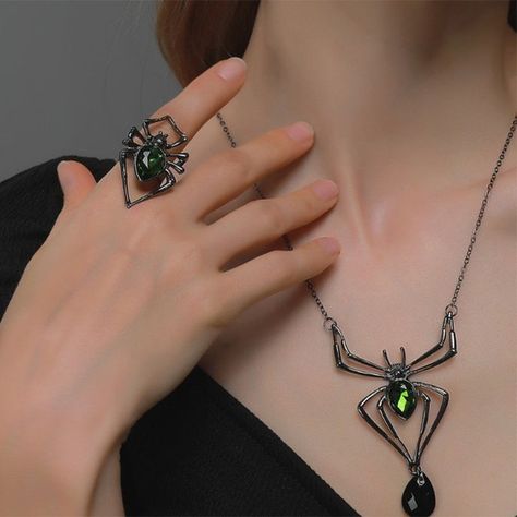 3pcs Halloween Drop-shapedp Spider Necklace Set With Earrings Ring Vintage Necklace Pendant https://trendyhotdealsshop.com/products/3pcs-halloween-drop-shapedp-spider-necklace-set-with-earrings-ring-vintage-necklace-pendant Trendy Hot Deals Shop #Bestseller Spider Rings, Green Spider, Spider Jewelry, Spider Necklace, Rock Necklace, Aesthetic Green, Gothic Necklace, Punk Jewelry, Style Punk