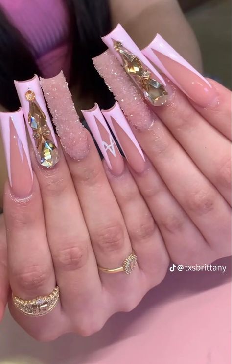 Long Baddie Nails, Pink Nail Sets, Quinceanera Nails, Pink Tips, Gold Acrylic Nails, Drip Nails, Baddie Nails, Pretty Gel Nails, Long Acrylic Nails Coffin