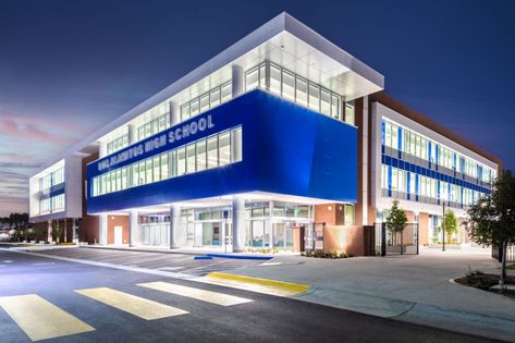 Los Alamitos High School STEM Building - Education Snapshots Highschool Exterior, Hall Construction, Portable Classroom, High School Plan, Stem Building, Professional Learning Communities, Stem Classroom, School Safety, School Interior