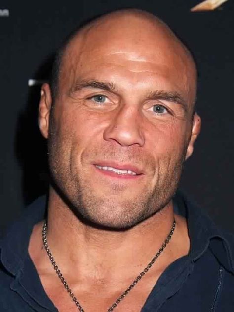 Randy Couture- U.S. Army  101st Airborne Randy Couture, Charles Bronson, Sport Icon, Combat Sports, Chuck Norris, Mma Fighters, Famous Men, Fade To Black, Mixed Martial Arts