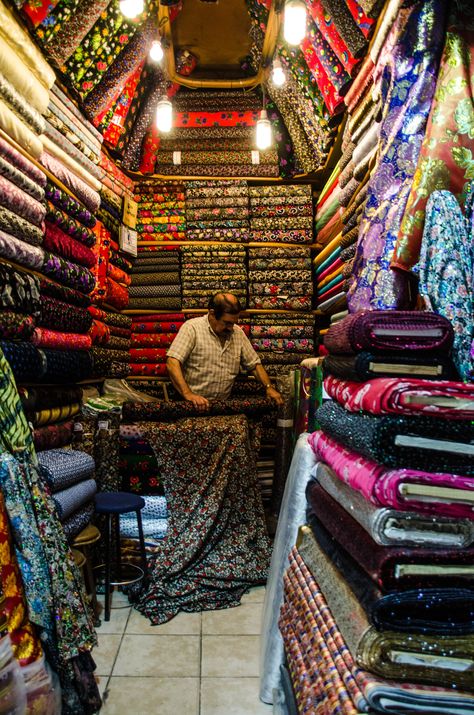 Indian Bazaar Aesthetic, Kolkata Trip, Turkish Bazaar, Ancient History Archaeology, Turkish Textiles, Tactical Gear Loadout, India Culture, Africa Safari, Grand Bazaar