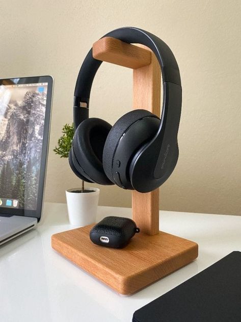 Diy Headphone Stand, Wood Headphones, Wood Workshop, Headset Stand, Wooden Desk Organizer, Headphone Stand, Headphone Holder, Wood Projects That Sell, Headphone Stands