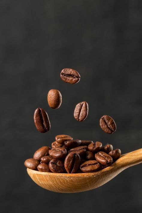 Coffee Beans Photography, Macro Fotografia, Coffee Shop Photography, Fresh Coffee Beans, Coffee Shot, Coffee Pictures, Roasted Coffee Beans, Coffee Photos, Coffee Photography